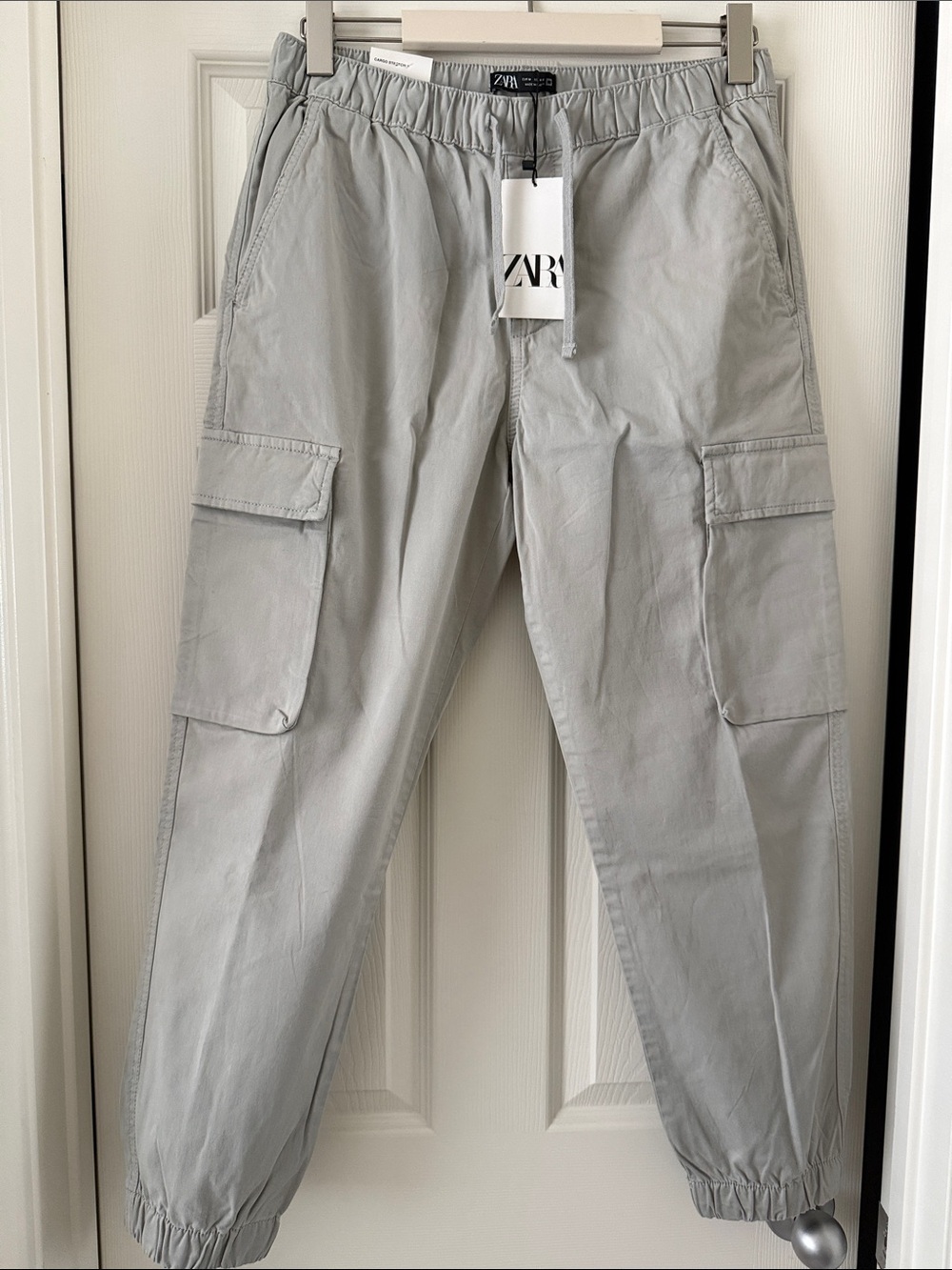 Zara Men’s Light Grey Cargo Pants
